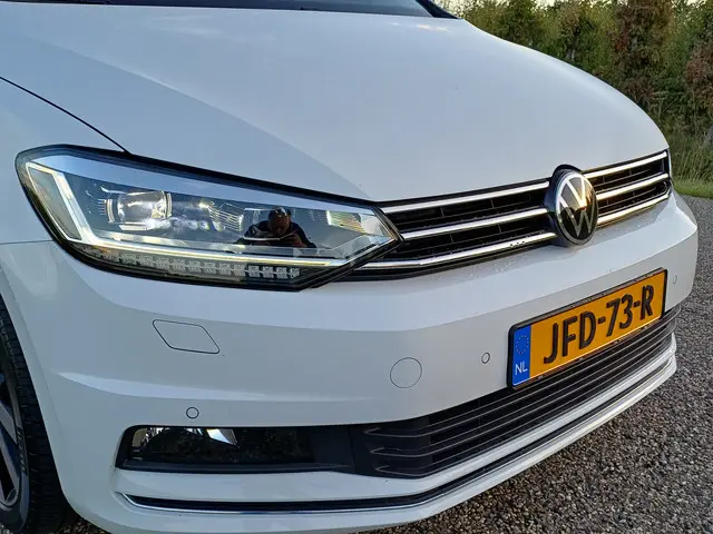 Volkswagen Touran 1.5 TSI Highline 2021 Benzine 25