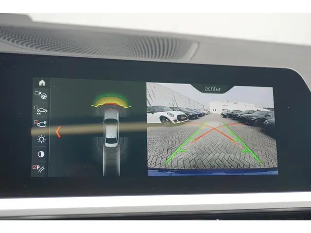 BMW 3 Serie 320i 2019 Benzine 19