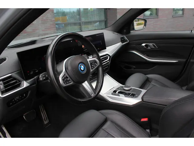 BMW 3 Serie Touring 320e 2023 Hybride Benzine 21