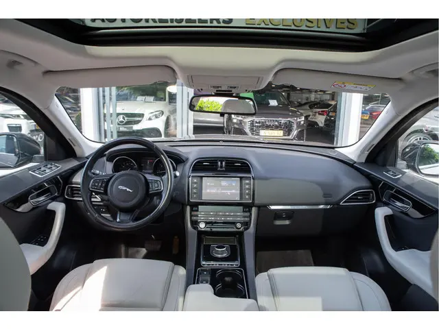 Jaguar F-PACE 2.0 Portfolio Pano AWD 20d 2017 Diesel 9
