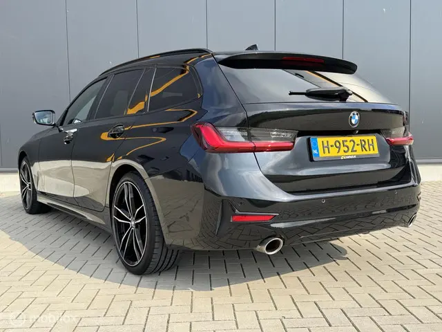BMW 3 Serie Touring 320i Executive Edition 2020 Benzine 9