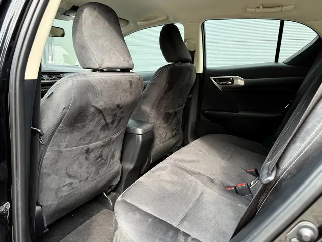 Lexus CT 200h Business Line 2018 Hybride Benzine 13