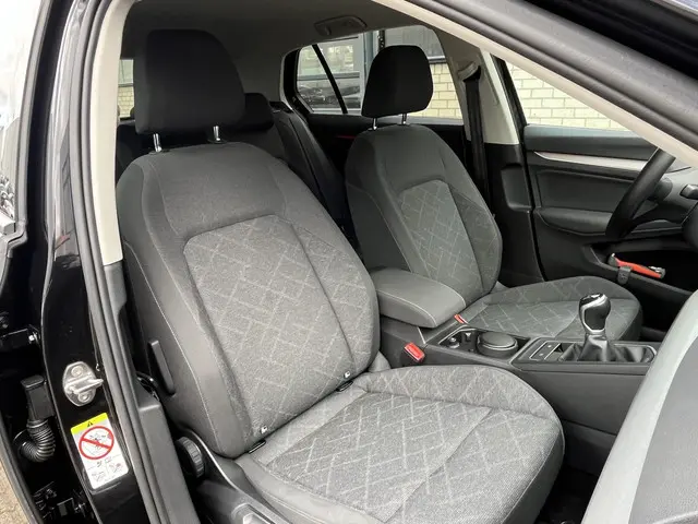 Volkswagen Golf 1.5 TSI Life 2020 Benzine 28