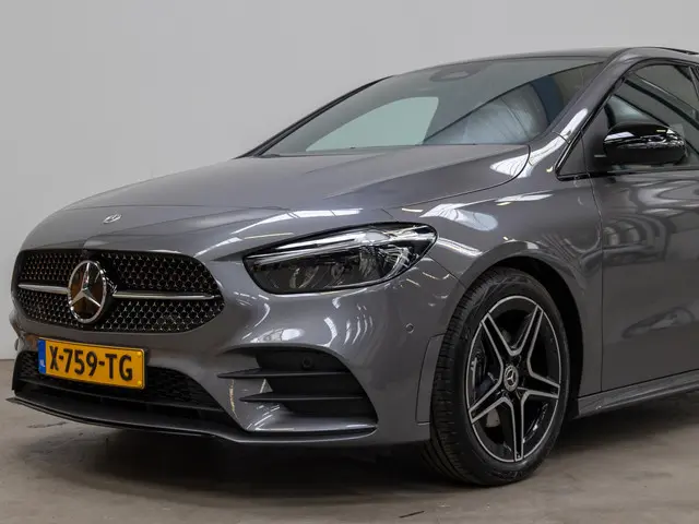 Mercedes-Benz B-Klasse 180 AMG Line 2024 Benzine 4