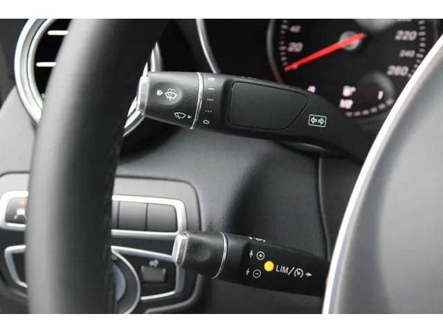 Mercedes-Benz GLC Coupé 250 4M AMG 2019 Benzine 27