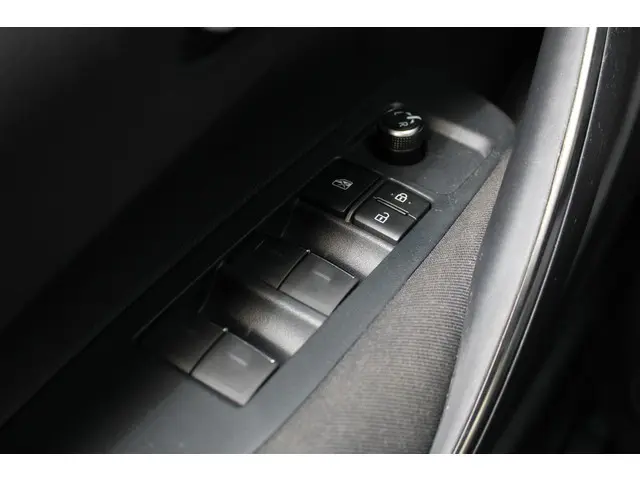 Toyota Corolla 1.8 Hybrid Business 2022 Hybride Benzine 21