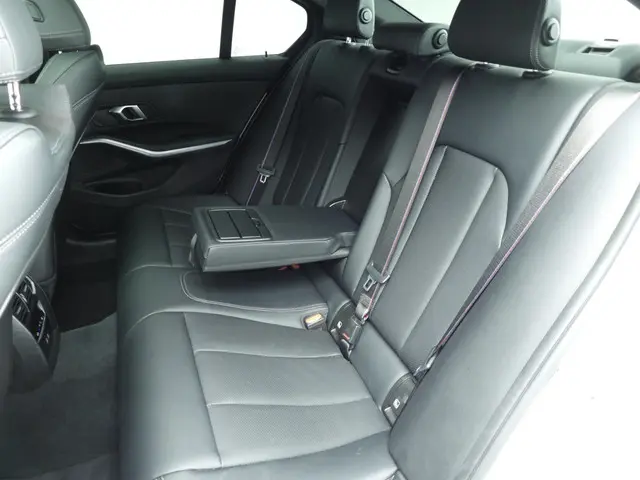 BMW 3 Serie Sedan 318i 2025 Benzine 8