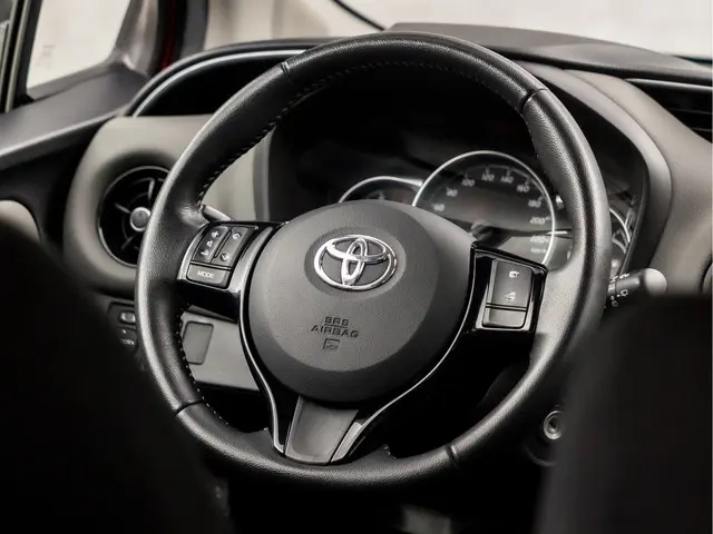Toyota Yaris 1.0 VVT-i Sport 2017 Benzine 17