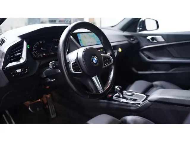 BMW 1 Serie 118i M Sport 2021 Benzine 41