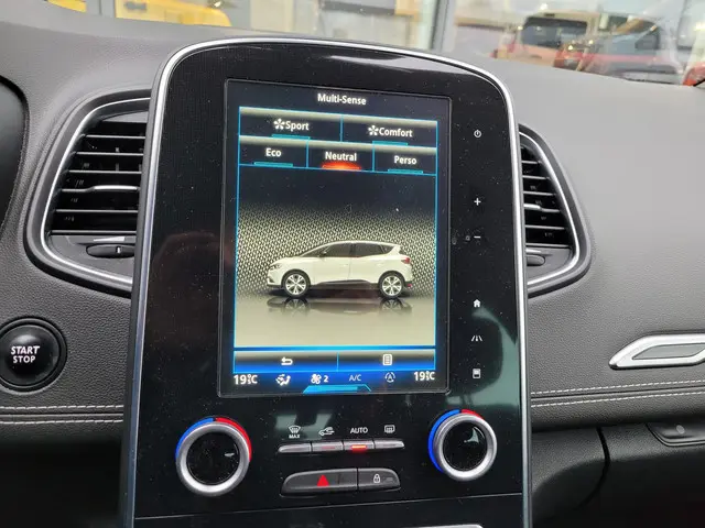 Renault Scénic 1.2 TCe Bose 2016 Benzine 42