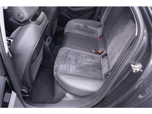 Audi A4 Avant 35 TFSI Business Edition 2021 Benzine 33