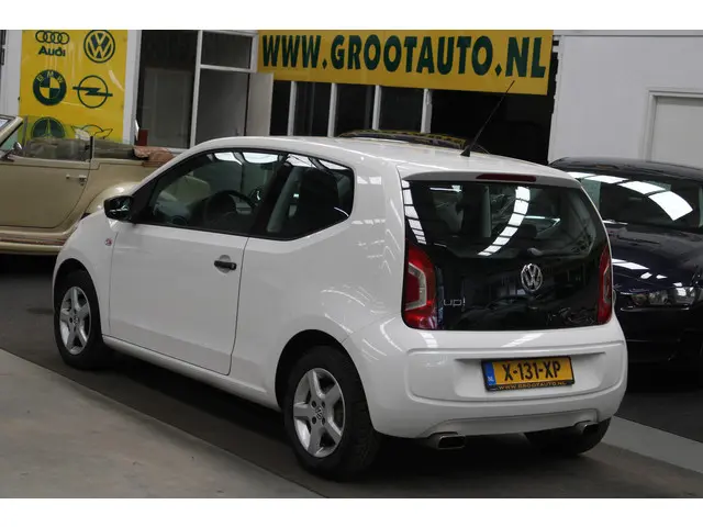 Volkswagen up! 3