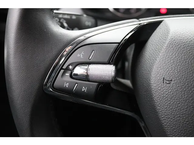 Škoda Kamiq 1.0 TSI 110pk Ambition 2021 Benzine 31