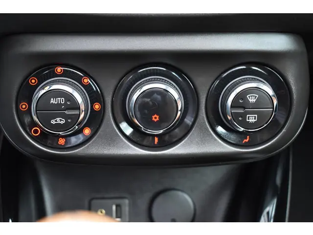 Opel ADAM 1.0 Turbo Rocks 2015 Benzine 13