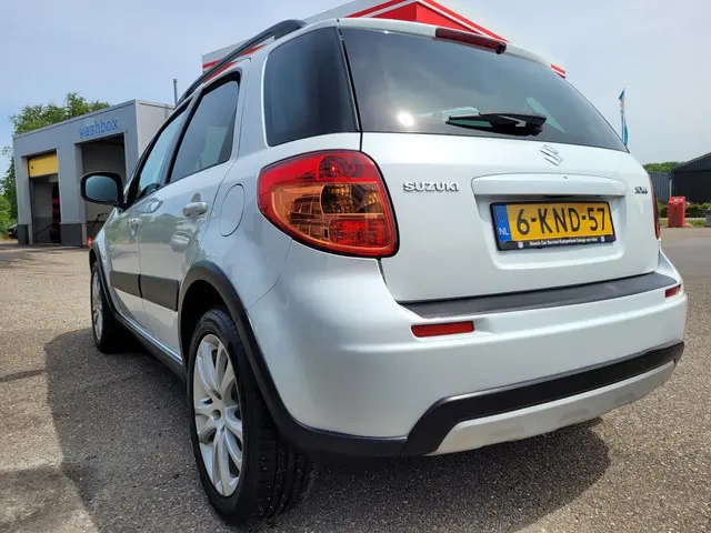 Suzuki SX4 1.6 Executive 2013 Benzine 12