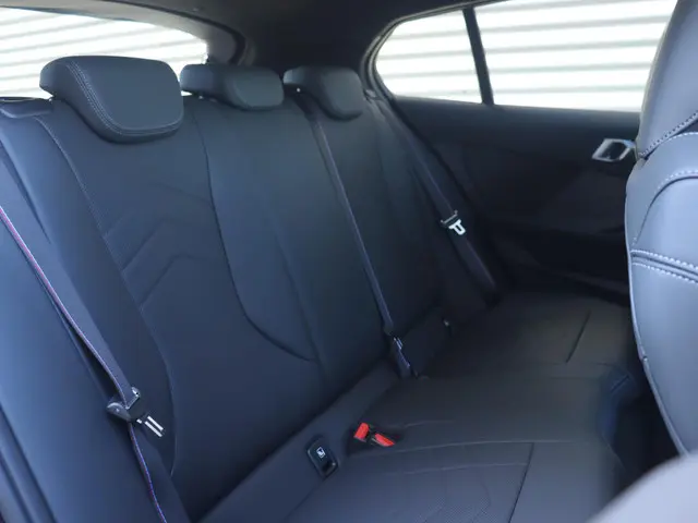 BMW 1 Serie 5-deurs 120 2025 Benzine 10
