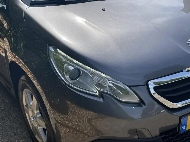 Peugeot 2008 1.2 PureTech Access 2014 Benzine 24