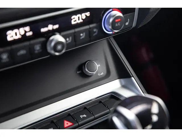 Audi Q3 45 TFSI e edition 2021 Hybride Benzine 48