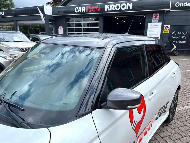 Suzuki Swift 1.2 Style Smart Hybrid DEMO 2025 Benzine 11