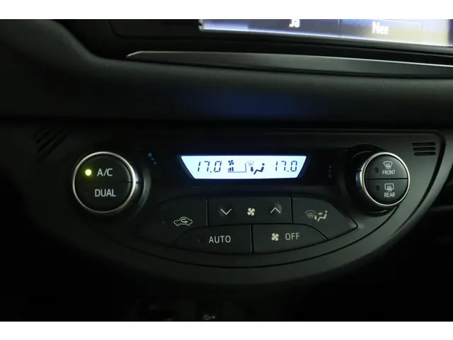 Toyota Yaris 1.5 Hybrid Aspiration 2015 Hybride Benzine 7