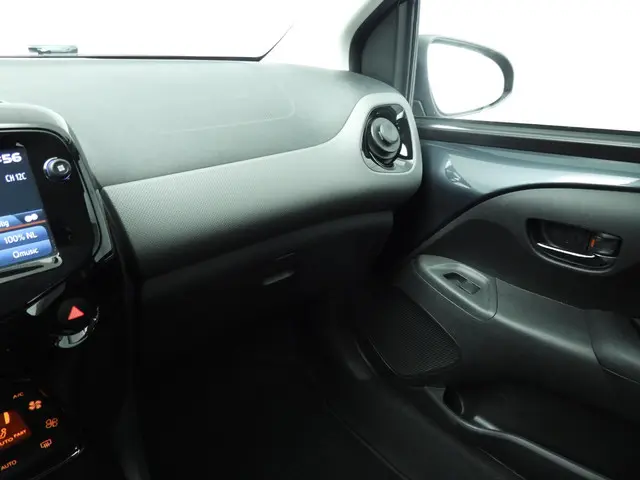 Peugeot 108 1.0 e-VTi Allure 2018 Benzine 13