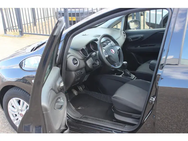 Fiat Punto Evo 1.3 M-Jet Lounge 2015 Diesel 3