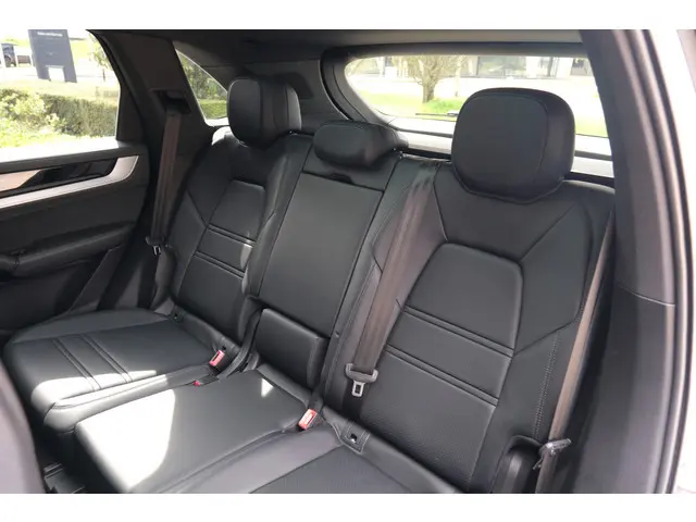 Porsche Cayenne 3.0 E-Hybrid 2023 Hybride Benzine 30