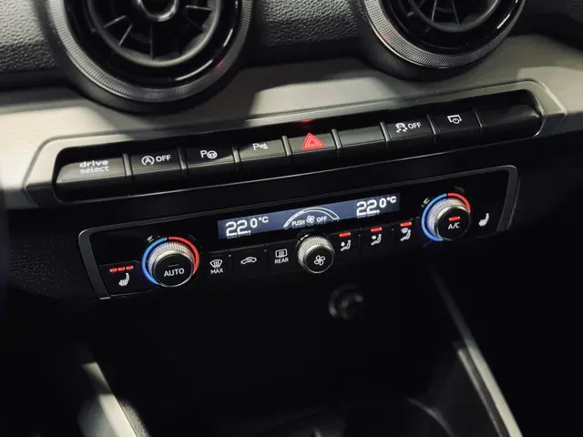 Audi Q2 35 TFSI S Edition S-Line (2x) 2023 Benzine 23