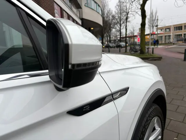 Volkswagen Tiguan 1.5 TSI R-Line Pano 2022 Benzine 30