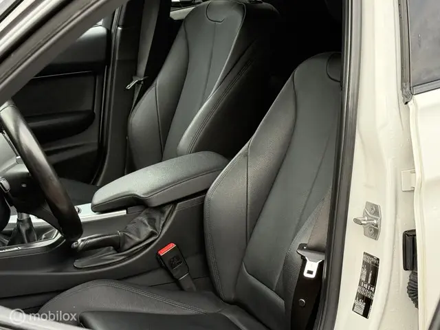 BMW 3 Serie Touring 320i M Sport Edition 2015 Benzine 9