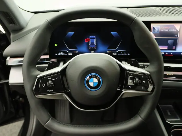 BMW 5 Serie Touring 550e xDrive 2025 Hybride Benzine 13