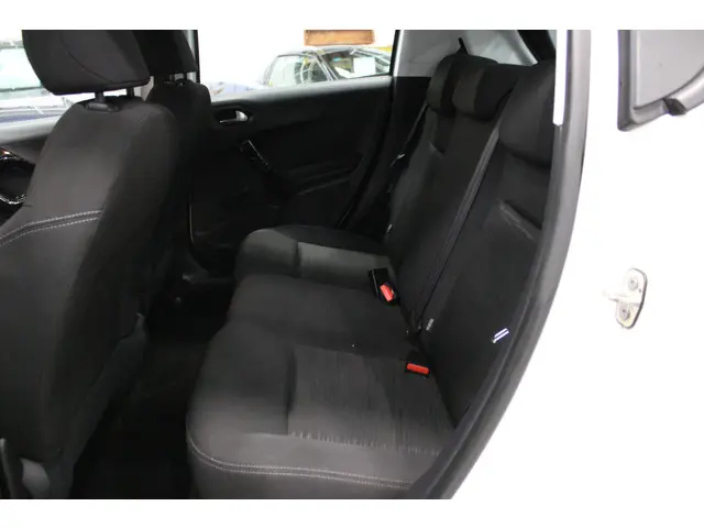 Peugeot 208 1.0 VTi Access 2013 Benzine 6