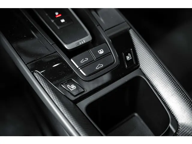 Porsche 911 Carrera GTS 2025 Benzine 32