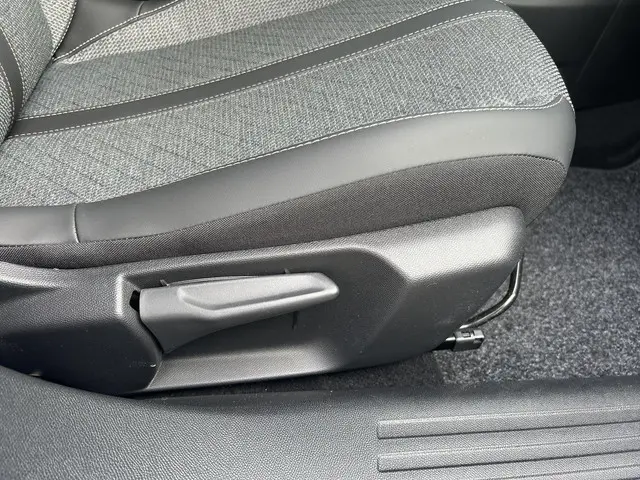 Peugeot 2008 1.2 Turbo 100PK Allure 2024 Benzine 21