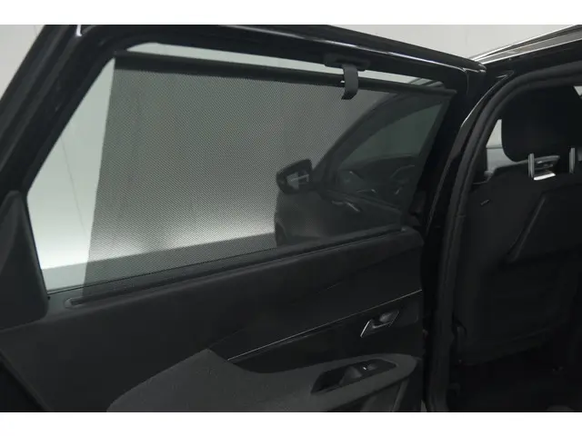 Peugeot 5008 PureTech 130 EAT8 Active Pack 2023 Benzine 31