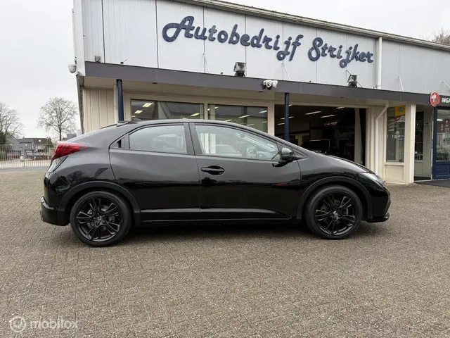 Honda Civic 1.8 Sport 2015 Benzine 6