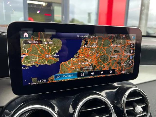 Mercedes-Benz GLC 300e 4MATIC 2021 Hybride Benzine 21