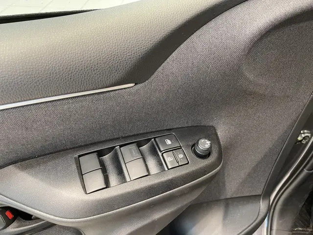 Toyota Yaris 1.5 Hybrid 115 Active 2025 Hybride Benzine 17