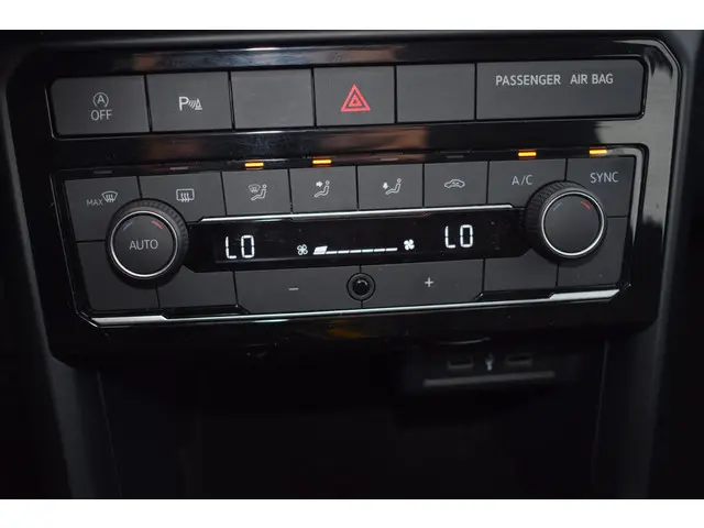 Volkswagen T-Cross 1.0 TSI Life 2021 Benzine 31