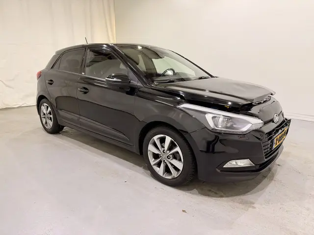 Hyundai i20 I-20 1.2 Premium Passion Navi 2018 Benzine 27