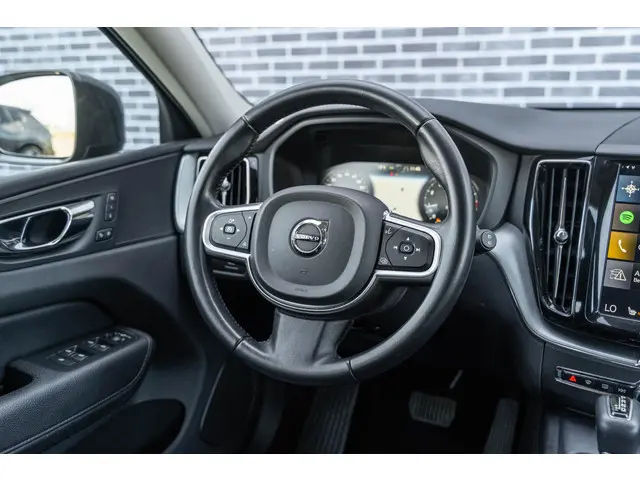 Volvo XC60 T5 Momentum 2018 Benzine 30