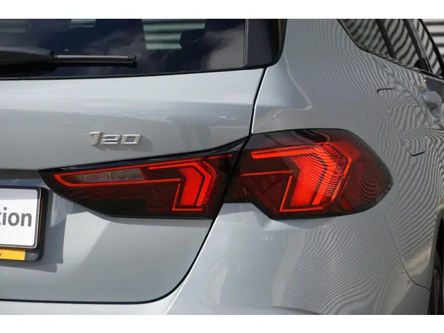 BMW 1 Serie 5-deurs 120 2025 Benzine 19