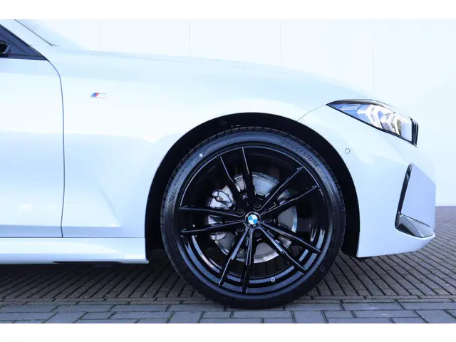 BMW 3 Serie Sedan 320i 2025 Benzine 7