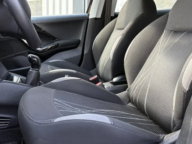 Peugeot 208 1.2 VTi Envy 2013 Benzine 10