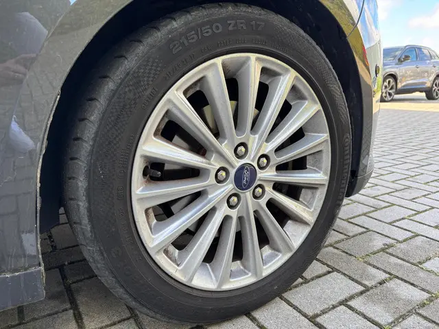 Ford C-MAX 1.5 Titanium 2018 Benzine 27