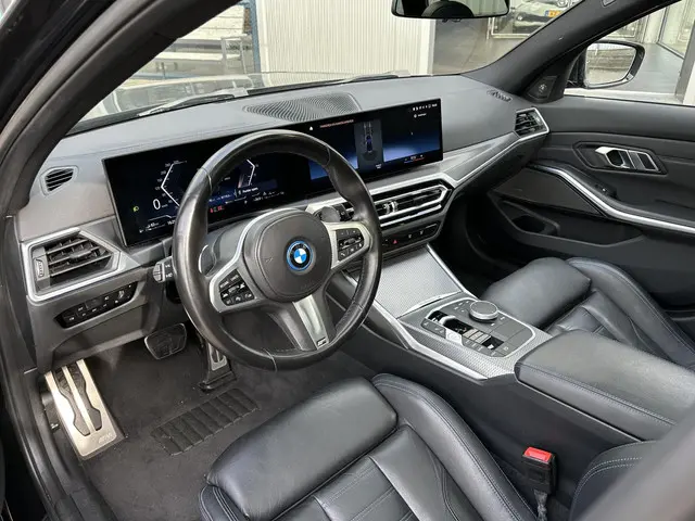 BMW 3 Serie Touring 330e M Pakket 2023 Hybride Benzine 19