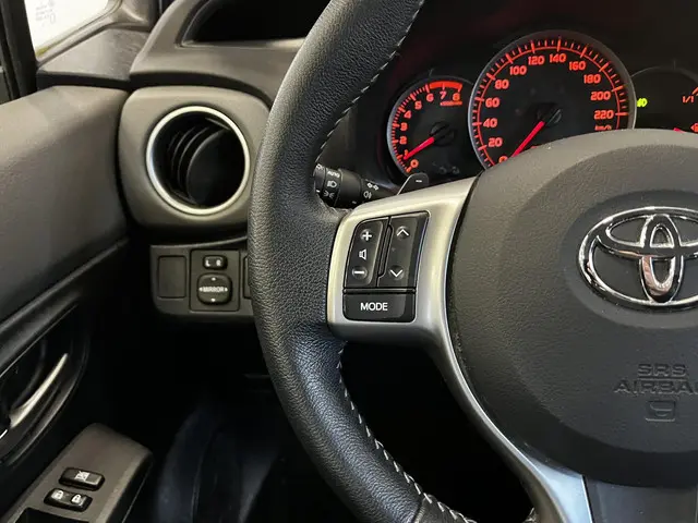Toyota Yaris 1.3 VVT-i Dynamic 2014 Benzine 9