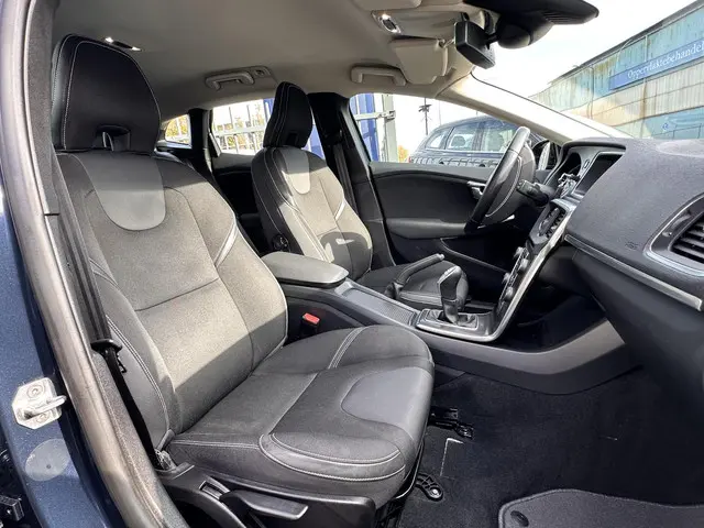 Volvo V40 1.6 T2 Momentum 2014 Benzine 15