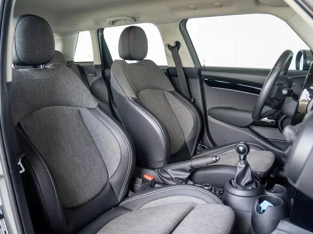 MINI 5-Deurs One 2022 Benzine 8