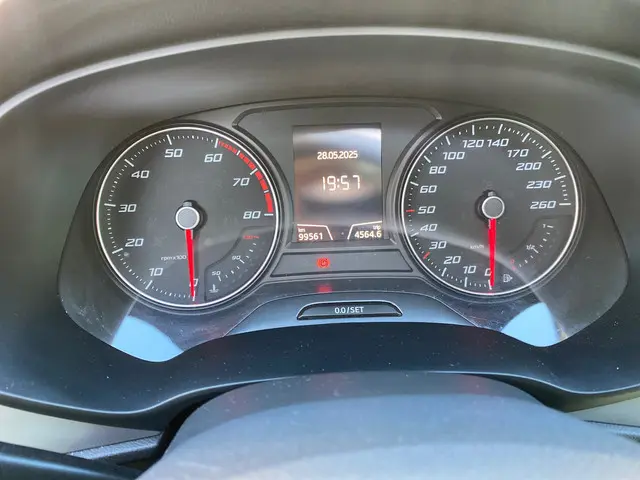 SEAT Leon FR Pano Leder Akrapovic Dynaudio 2018 Benzine 15
